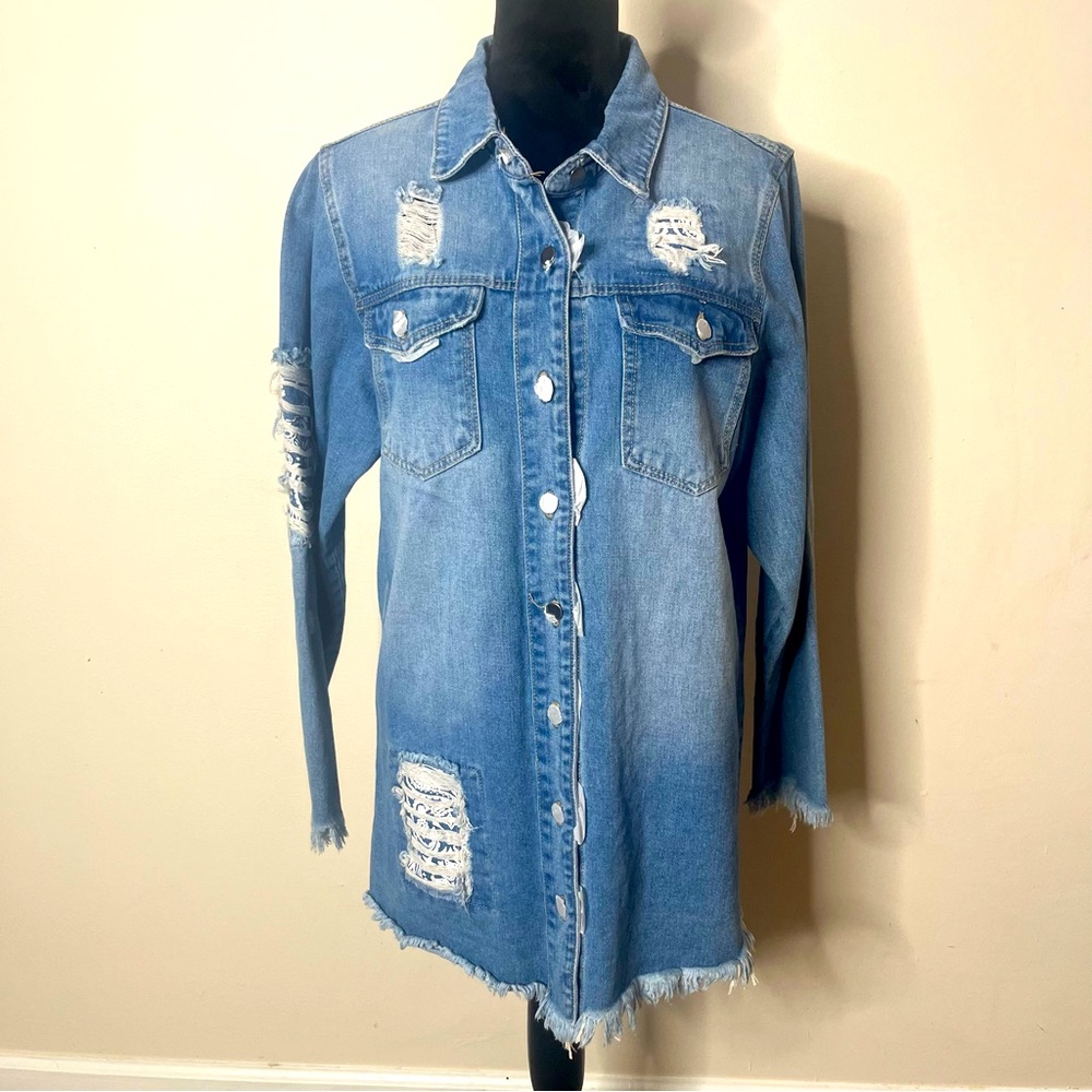 Victorious Women’s Blue White‎ Paisley Distressed Raw Hem Denim Shirt Sz M NWT